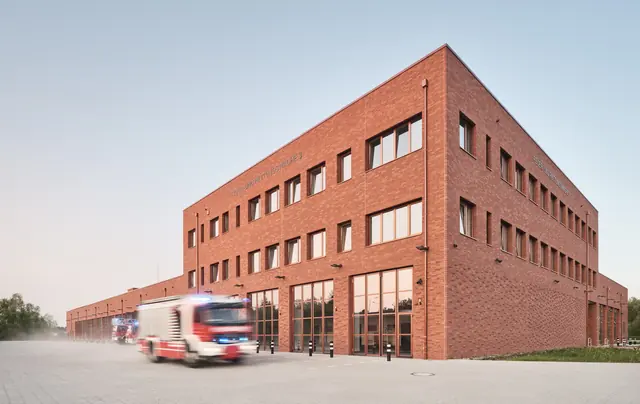 Feuerwache Rostock – Falttoranlagen von Hild-Moser