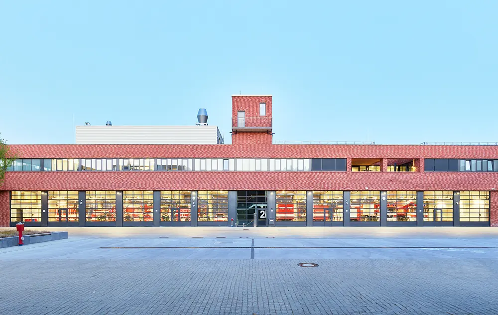 Feuerwache 1 Nürnberg – Sektionaltore von Hild-Moser